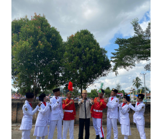 Pasukan Pengibar Bendera dan Kepala SMA PBM