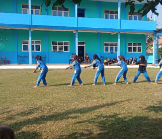 Perlombaan Tarik Tambang Putri  AntarKelas Acara 17 Agustus (HUT RI 2024)