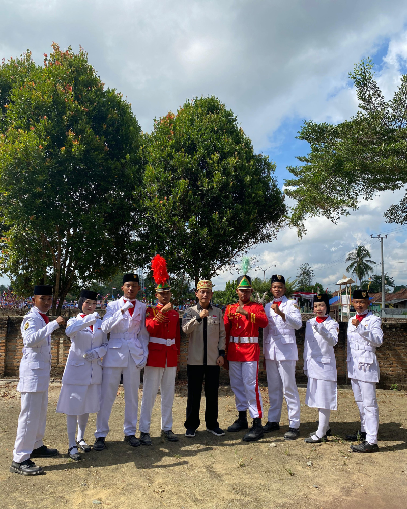 Pasukan Pengibar Bendera dan Kepala SMA PBM